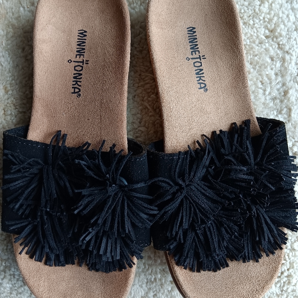 Minnetonka black fringe/tassel slides leather sandals sz 7